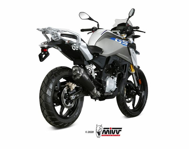 Bakre vy av BMW G310GS med MIVV Delta Race Silencer Steel Black/Carbon End Cap, perfekt för uppgradering av avgassystem.