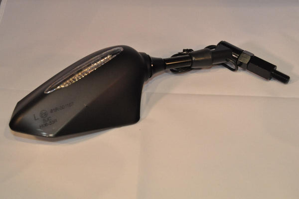 Acesse o espelho de vista traseira com pisca -pisca para a regra correta.