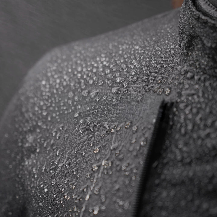 Vattenavvisande material på Rebelhorn Dam Textil Mc-Jacka Jax. Perfekt för körning i olika väderförhållanden.