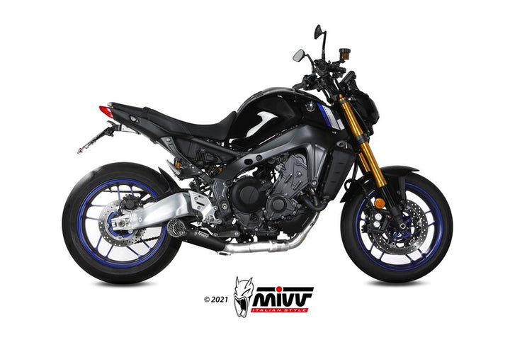 Sidovy av Yamaha MT-09 2021 utrustad med MIVV Complete Exhaust System Y.068.SC5B, optimerad för kraft och stil.