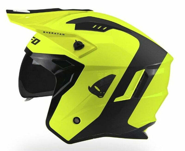 UFO Jet Mc-Hjälm Sheratan Flu i fluorescerande gul och svart design, med visir och ventilationsöppningar. Perfekt för stadskörning.