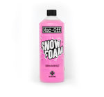 Muc-Off Snow Foam Förtvätt för Mc /Atv /Cykel 1L med rosa flaska och skumdesign, idealisk för skonsam rengöring av fordon.